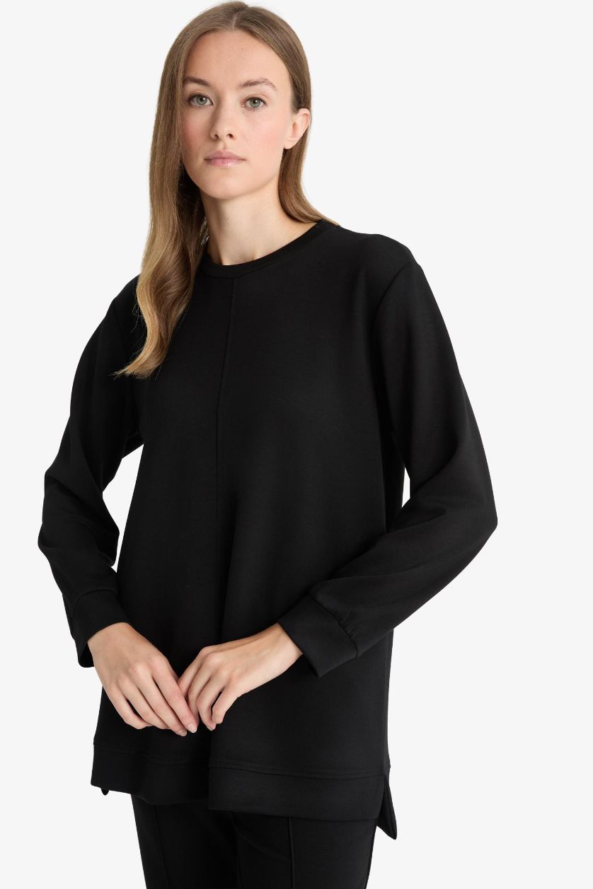 Woman Black Regular Fit Crew Neck Long Sleeve Tunic