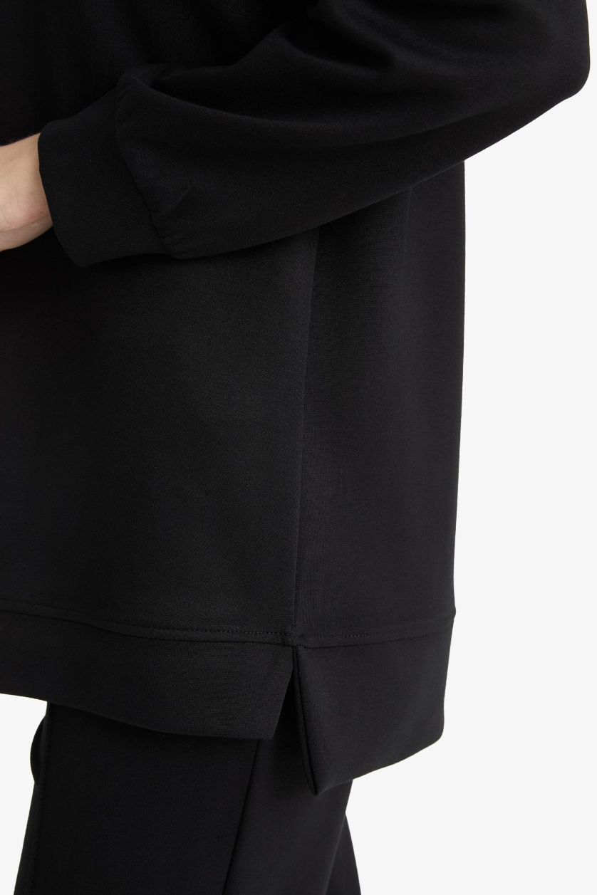 Woman Black Regular Fit Crew Neck Long Sleeve Tunic