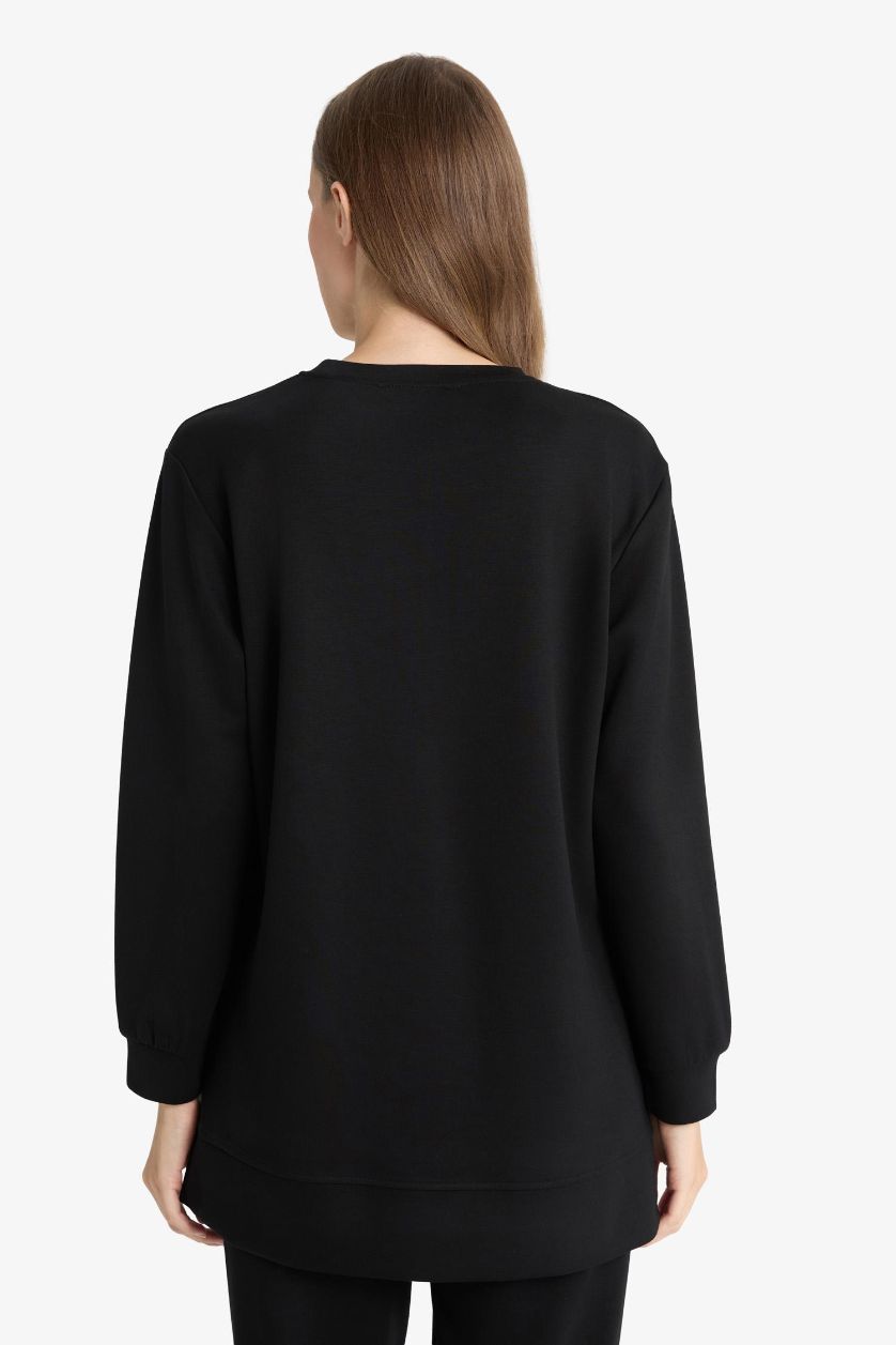 Woman Black Regular Fit Crew Neck Long Sleeve Tunic