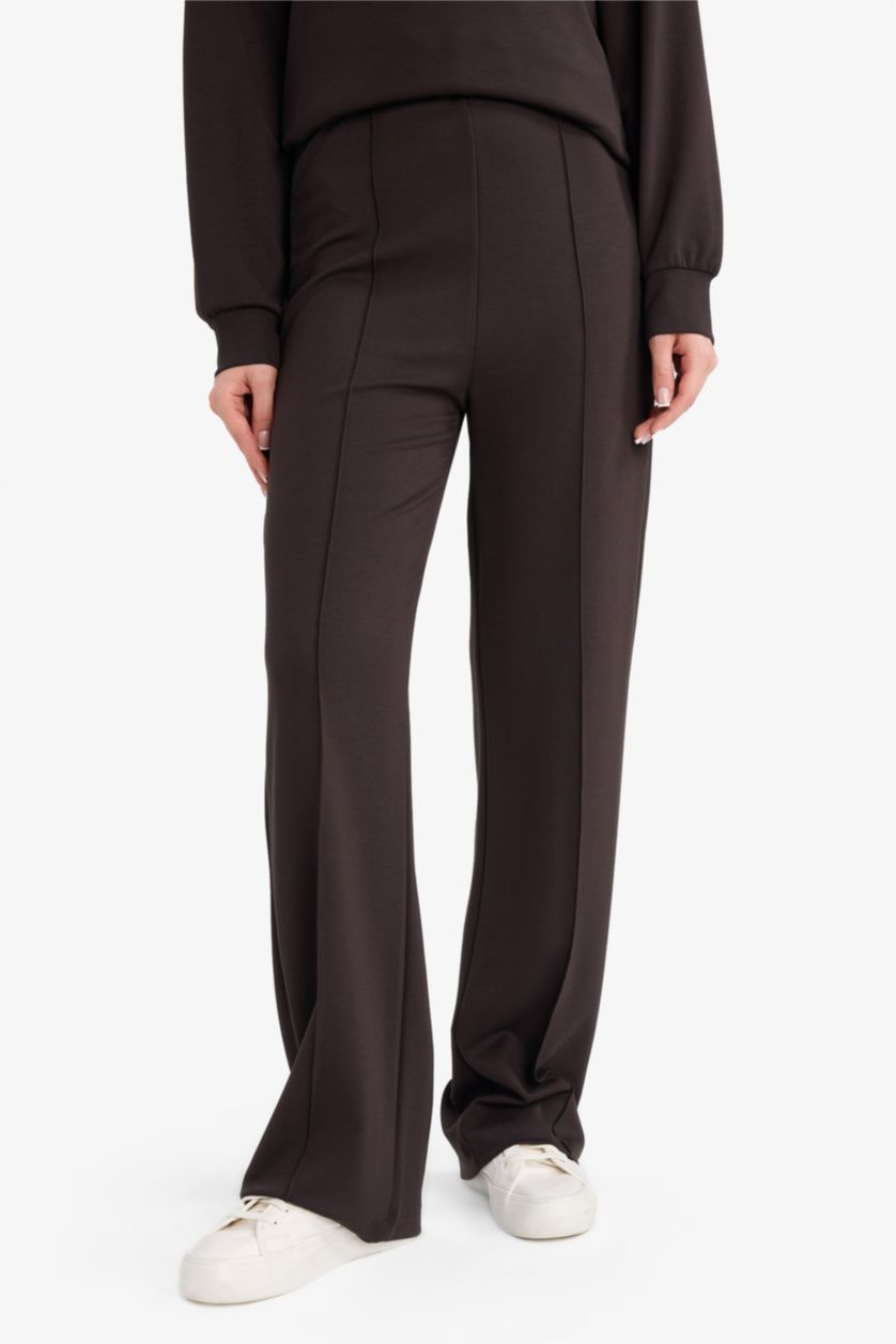 نساء بني بنطرون قصة عادية