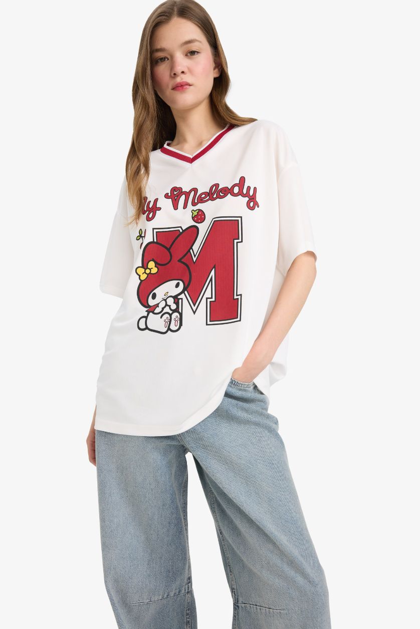 Kadın Kırık Beyaz Hello Kitty Oversize Geniş Kalıp V Yaka Forma Kumaşı Kısa Kollu Tişört