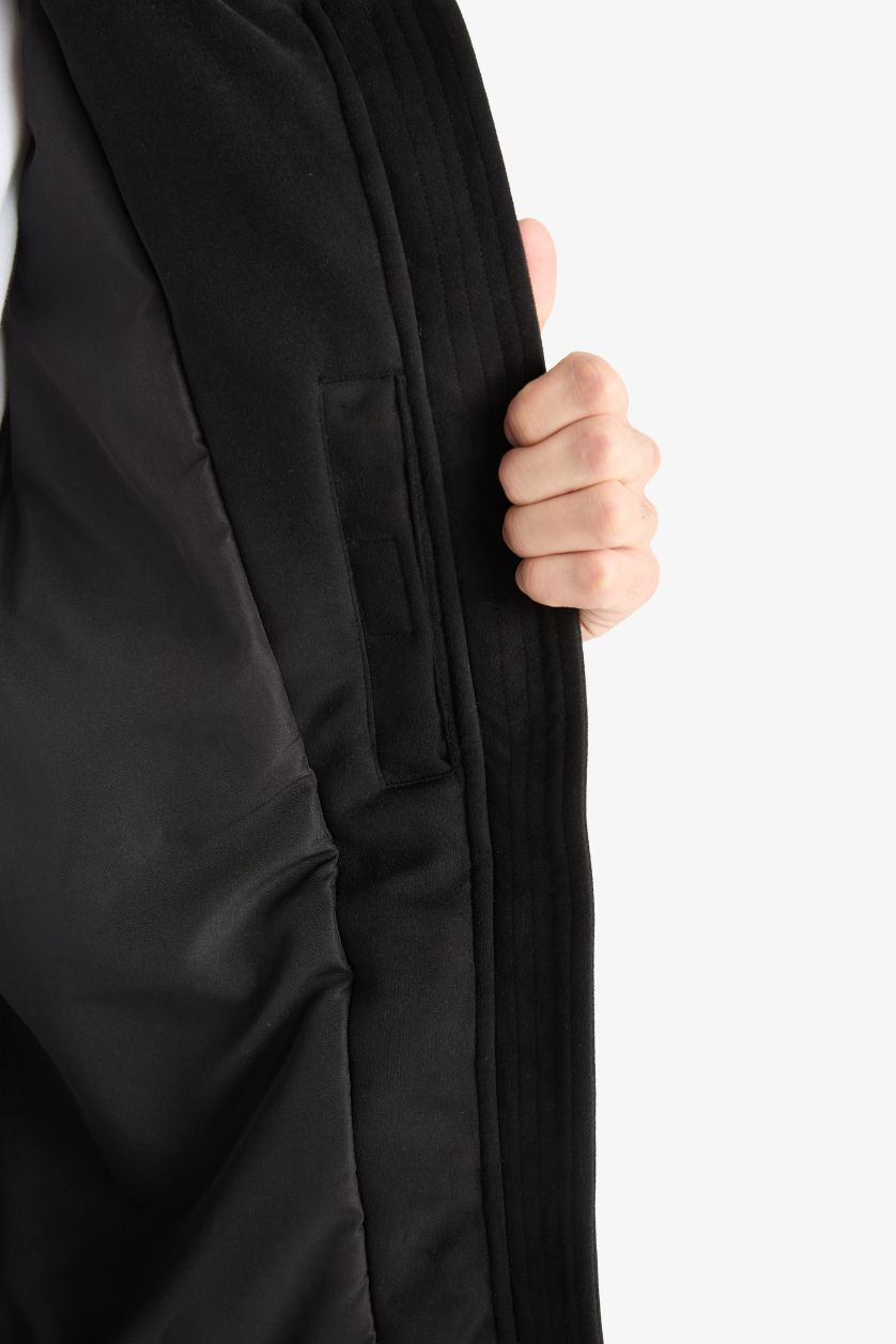 Erkek Siyah Regular Fit Nakış Detaylı İç Cepli Mont