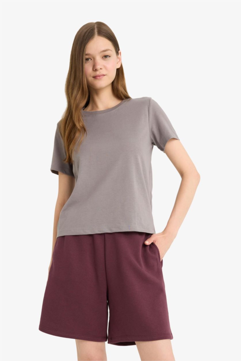 Woman Bordeaux Flexible Waist Pocketed Burgundy Bermuda Shorts