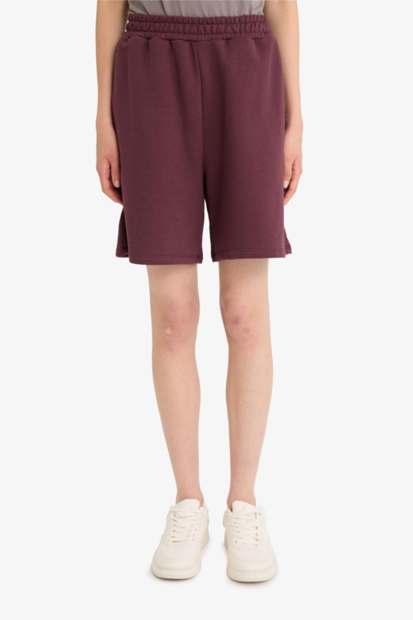 Woman Bordeaux Flexible Waist Pocketed Burgundy Bermuda Shorts