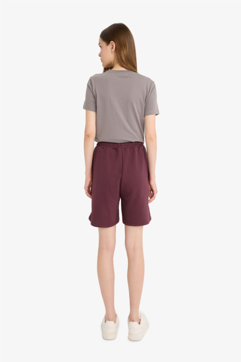 Woman Bordeaux Flexible Waist Pocketed Burgundy Bermuda Shorts
