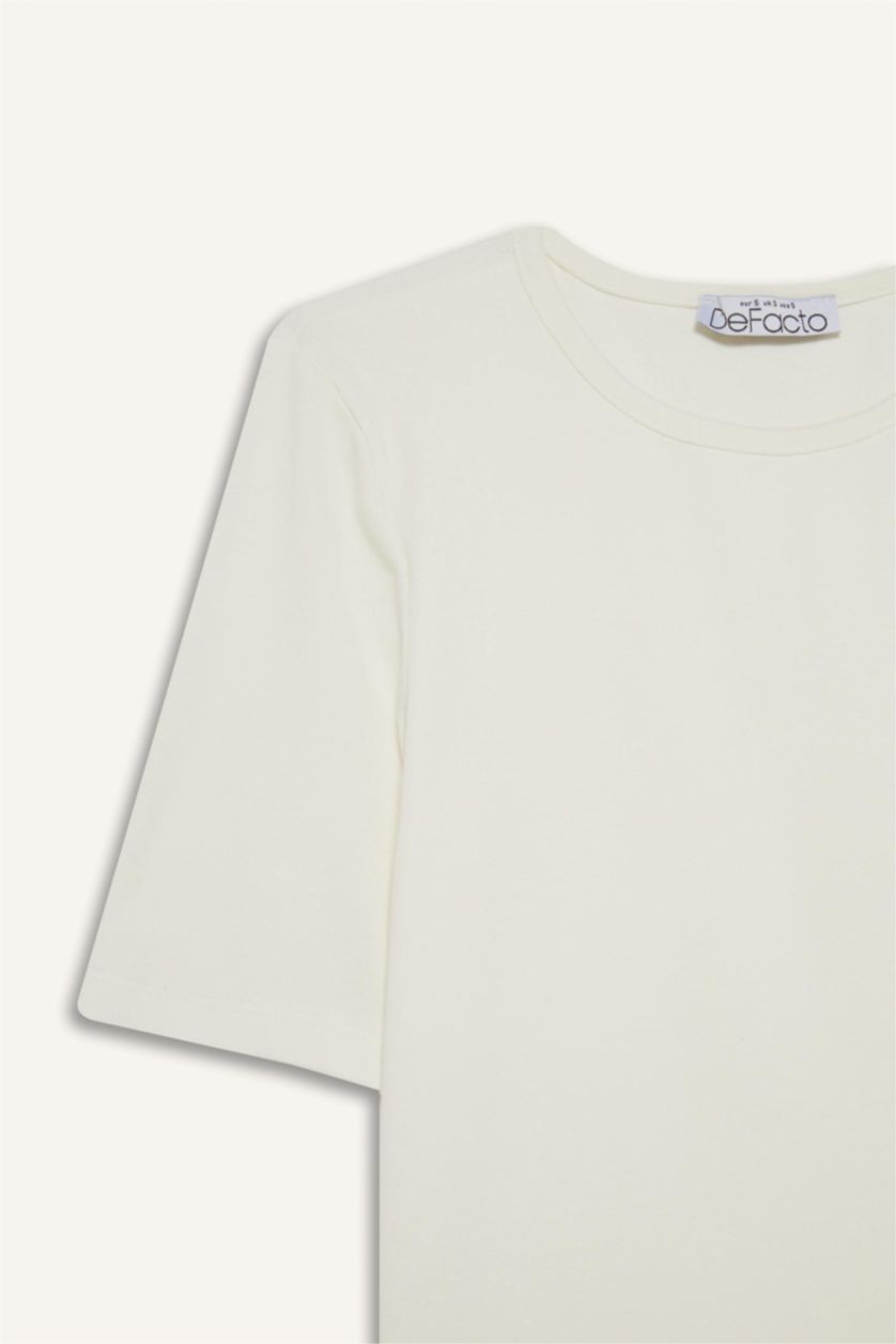 Kadın Kırık Beyaz Fitted Bisiklet Yaka Basic Düz Ribana Kısa Kollu Beyaz Tişört