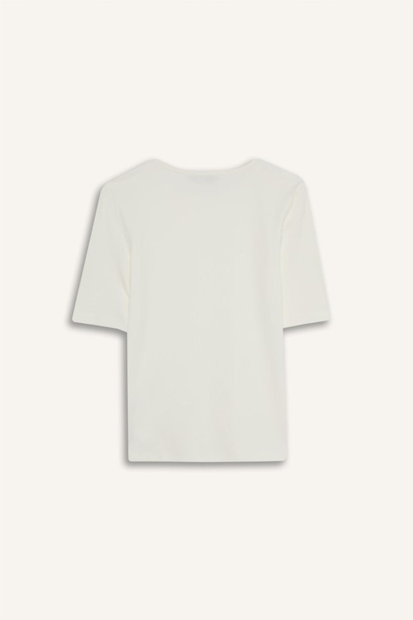 Kadın Kırık Beyaz Fitted Bisiklet Yaka Basic Düz Ribana Kısa Kollu Beyaz Tişört