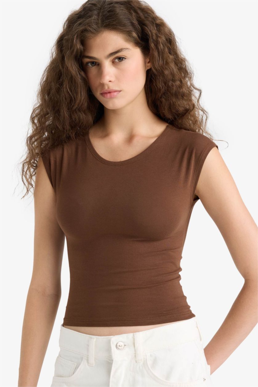 Woman Brown Fitted Crew Neck Short Sleeve T-Shirt