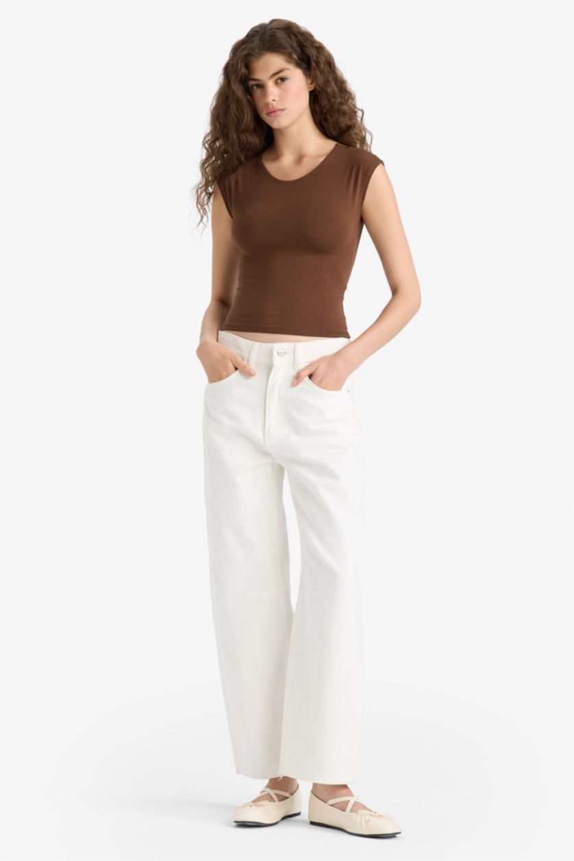 Woman Brown Fitted Crew Neck Short Sleeve T-Shirt