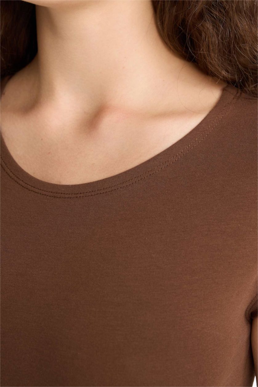 Woman Brown Fitted Crew Neck Short Sleeve T-Shirt