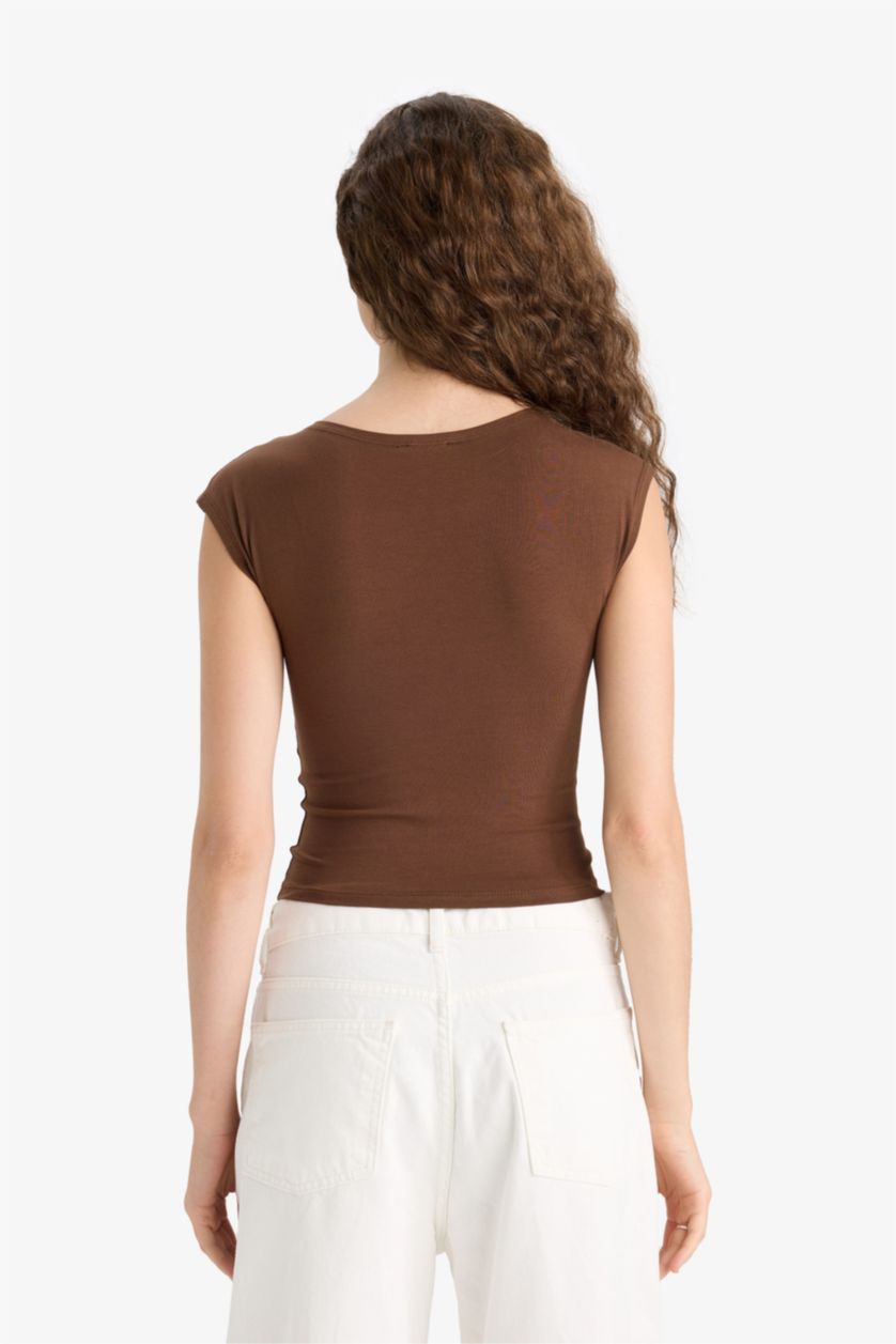 Woman Brown Fitted Crew Neck Short Sleeve T-Shirt