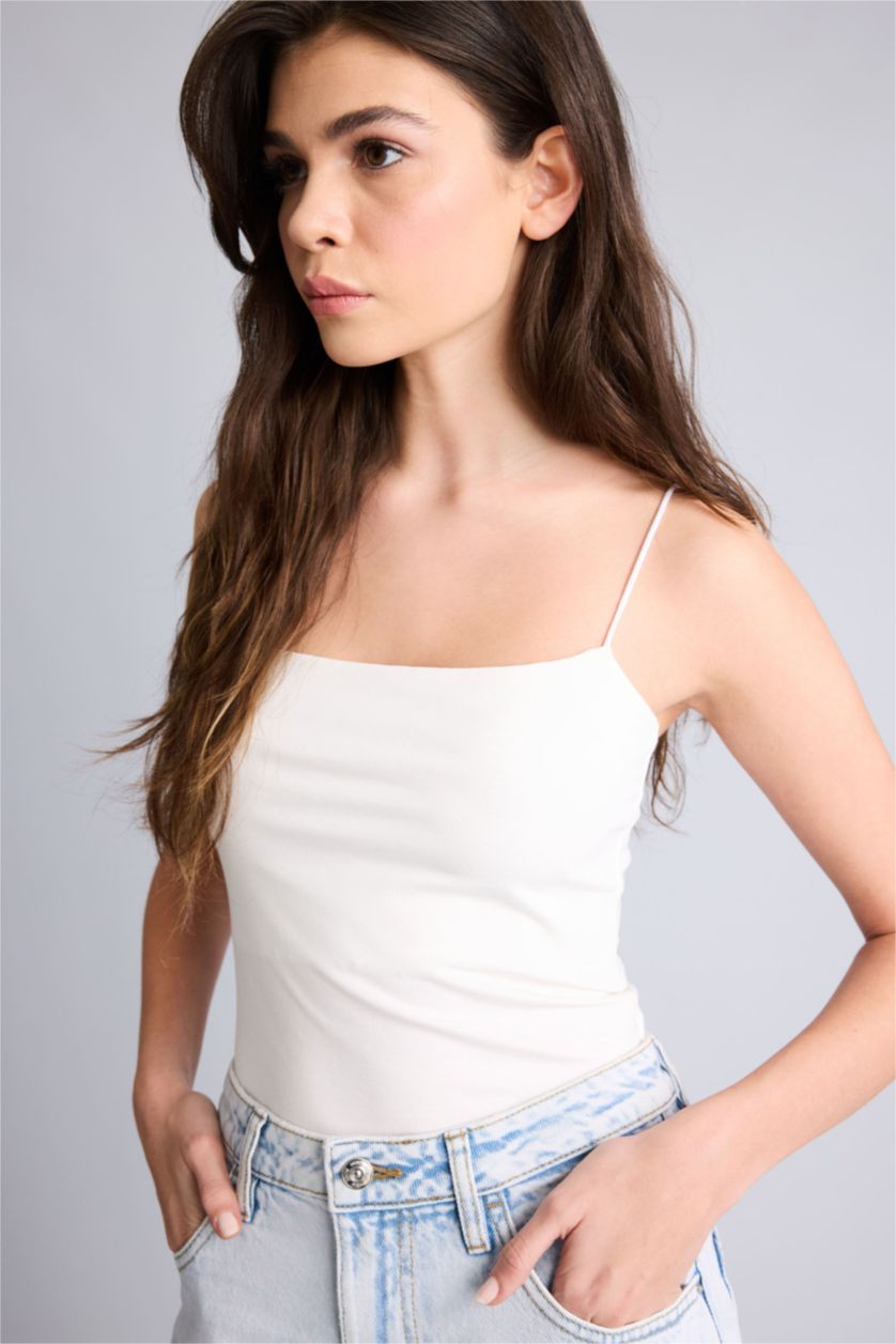 حريمي اوف وايت تانك توب سليم فيت بحمالات