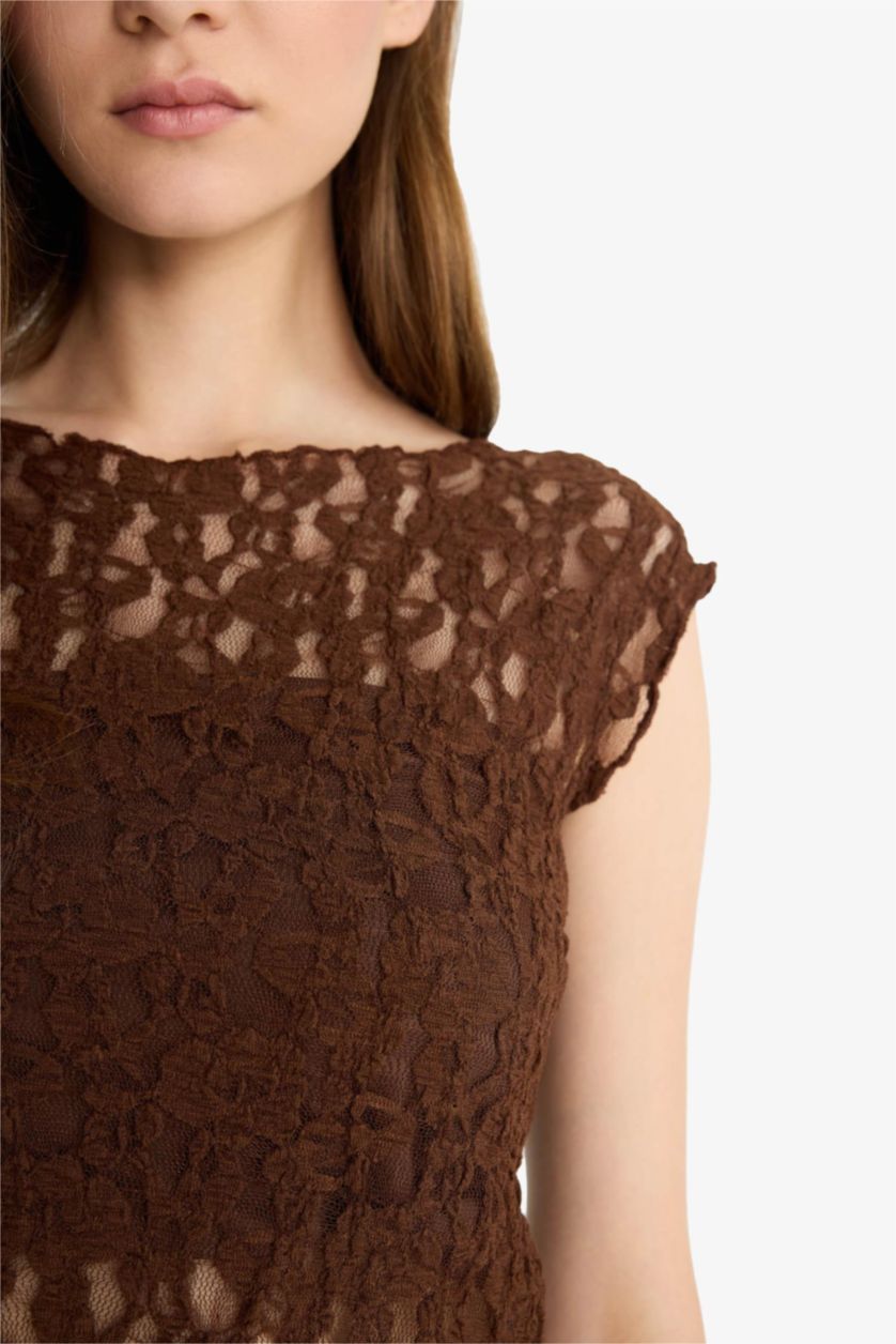 Woman Light Brown بلوزة نص ردن مخصر دانتيل بياخة مستديرة