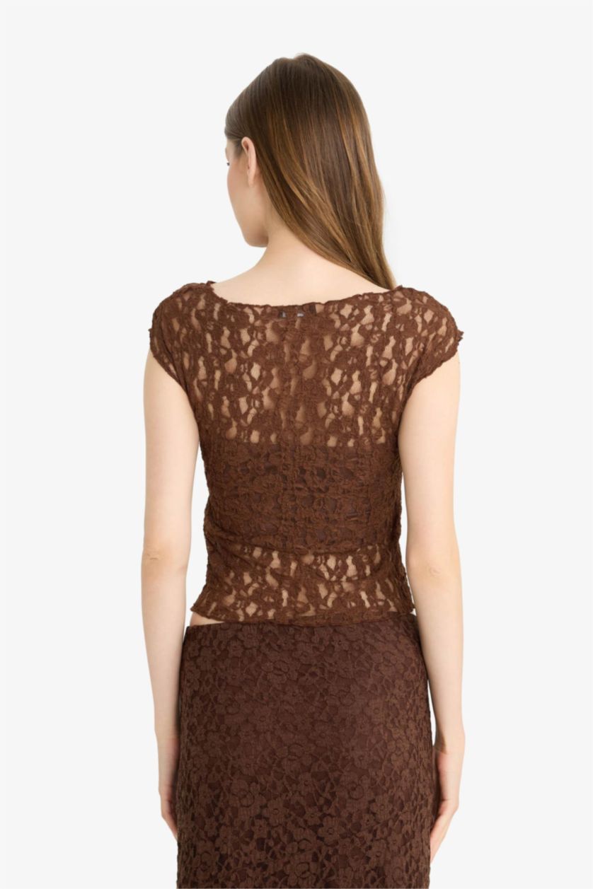 Woman Light Brown بلوزة نص ردن مخصر دانتيل بياخة مستديرة