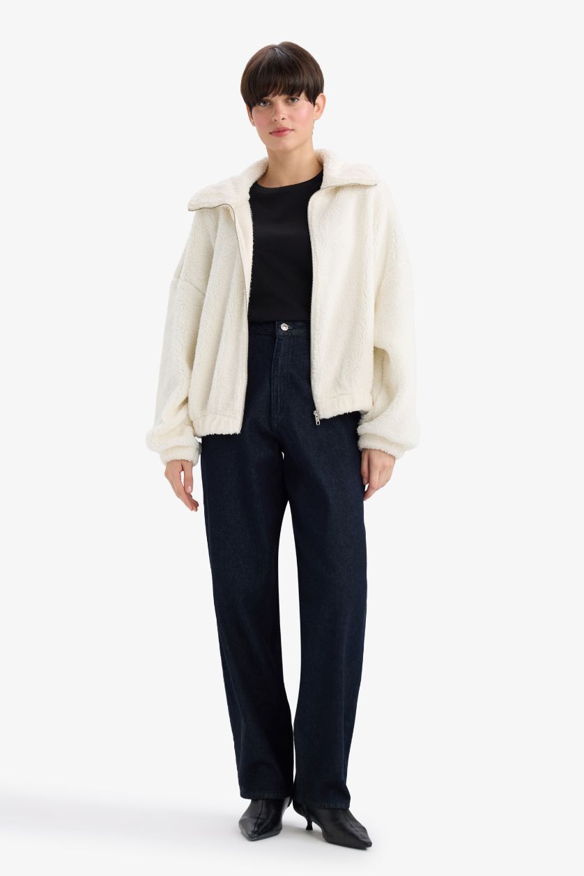 حريمي بيج فاتح سويت شيرت اوفر سايز قطيفة فرو بياقة بولو بسوسته