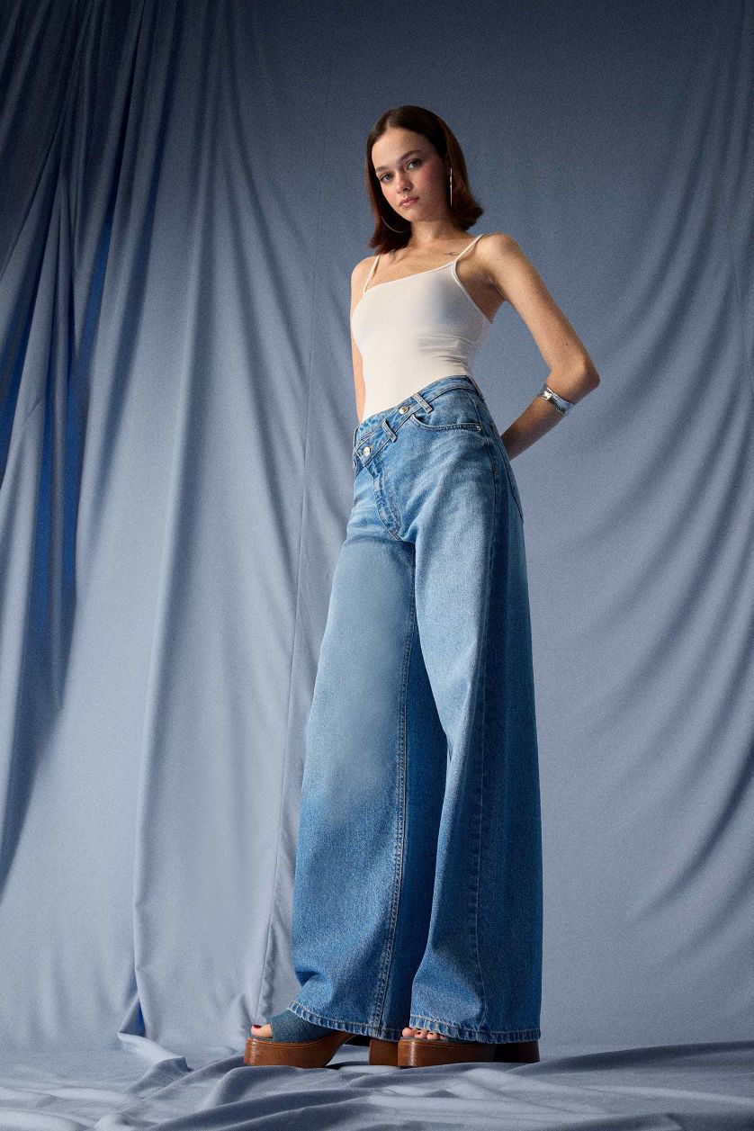 Woman Blue Wide Leg High Waist Long Washed Jeans