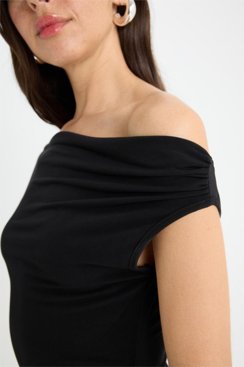 Kadın Siyah Omuzu Açık Kısa Kollu Mini Siyah Elbise