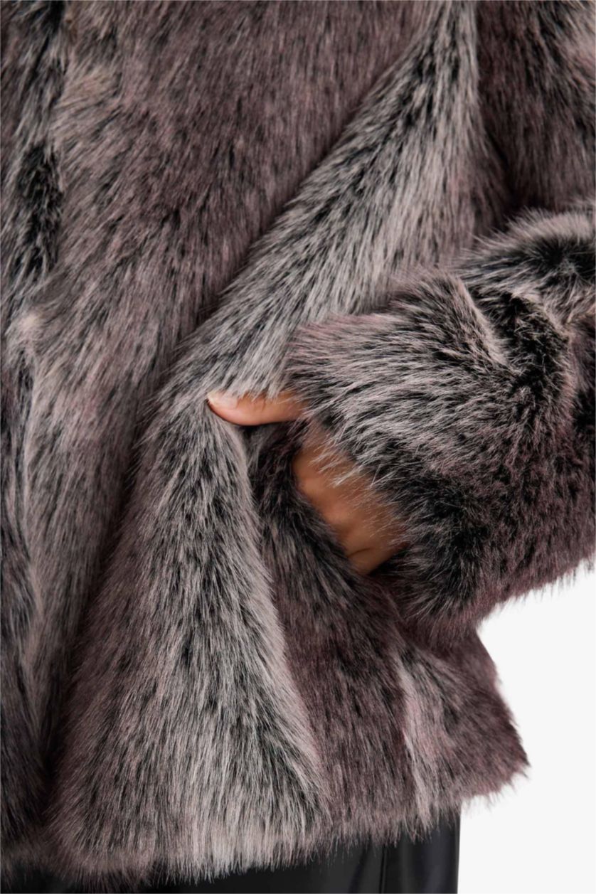 Woman Grey Regular Fit Fur Faux Fur