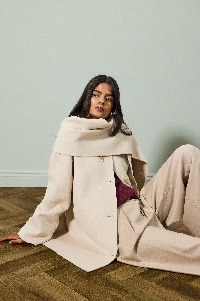 Kadın Ekru Yün Karışımlı Çıkarılabilir Atkılı Relax Fit Düğmeli Kaşe Kaban