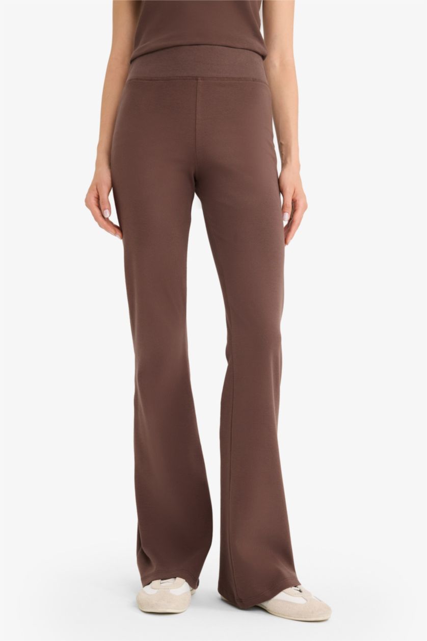 حريمي بني طقم تيشيرت نص كم وبنطلون ليجن - قطعتين