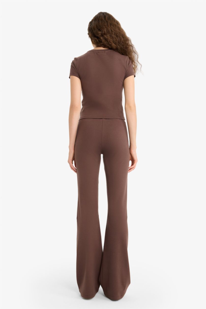 حريمي بني طقم تيشيرت نص كم وبنطلون ليجن - قطعتين