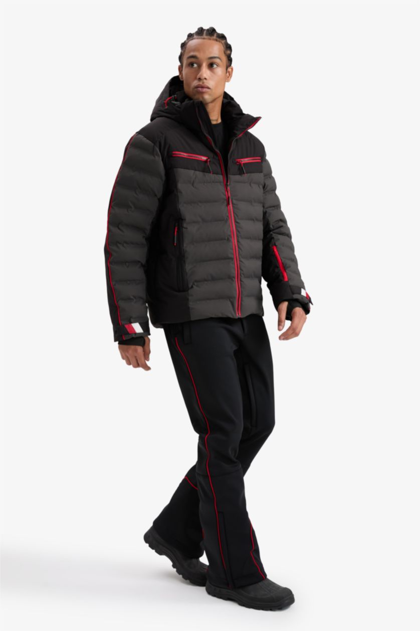 رجال أسود بنطرون تزلج منسوج قصة عادية برجل عادي