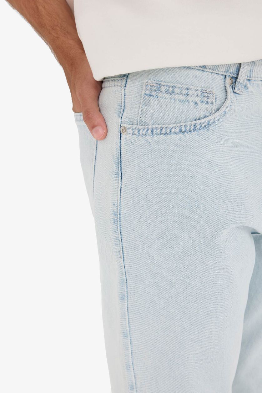 Man Ice Blue Cotton 90's Slim Fit Skinny Leg Washed Jeans