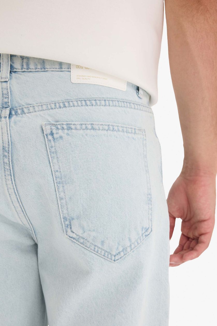 Man Ice Blue Cotton 90's Slim Fit Skinny Leg Washed Jeans