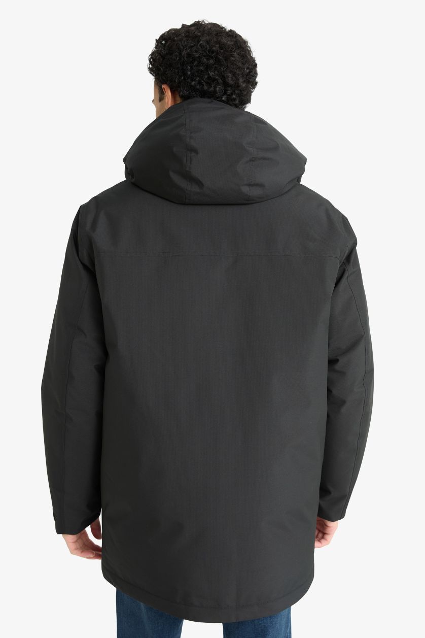 Erkek Siyah Su İtici Regular Fit Kapüşonlu Çift Cepli Fermuarlı Çıtçıtlı Mont