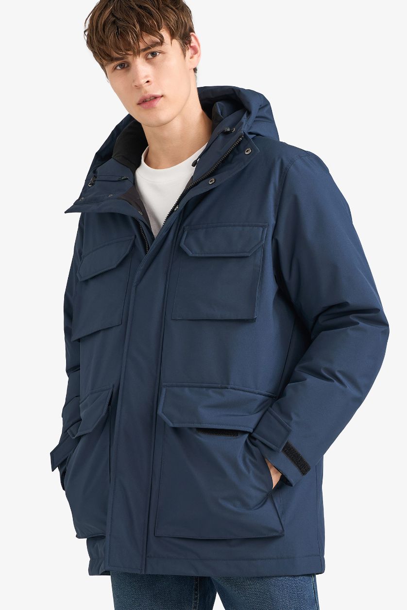 Erkek Lacivert Su İtici Regular Fit Kapüşonlu Çift Cepli Fermuarlı Çıtçıtlı Mont
