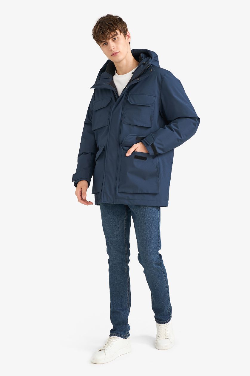 Erkek Lacivert Su İtici Regular Fit Kapüşonlu Çift Cepli Fermuarlı Çıtçıtlı Mont