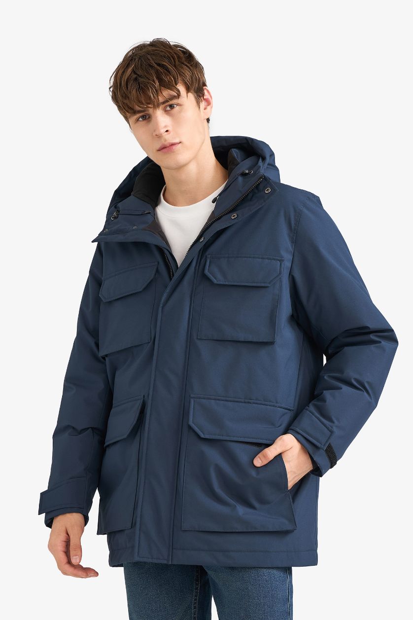 Erkek Lacivert Su İtici Regular Fit Kapüşonlu Çift Cepli Fermuarlı Çıtçıtlı Mont