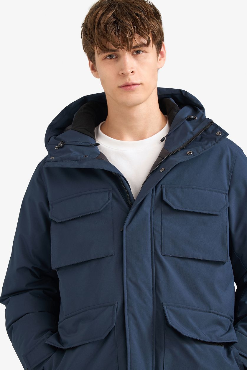 Erkek Lacivert Su İtici Regular Fit Kapüşonlu Çift Cepli Fermuarlı Çıtçıtlı Mont
