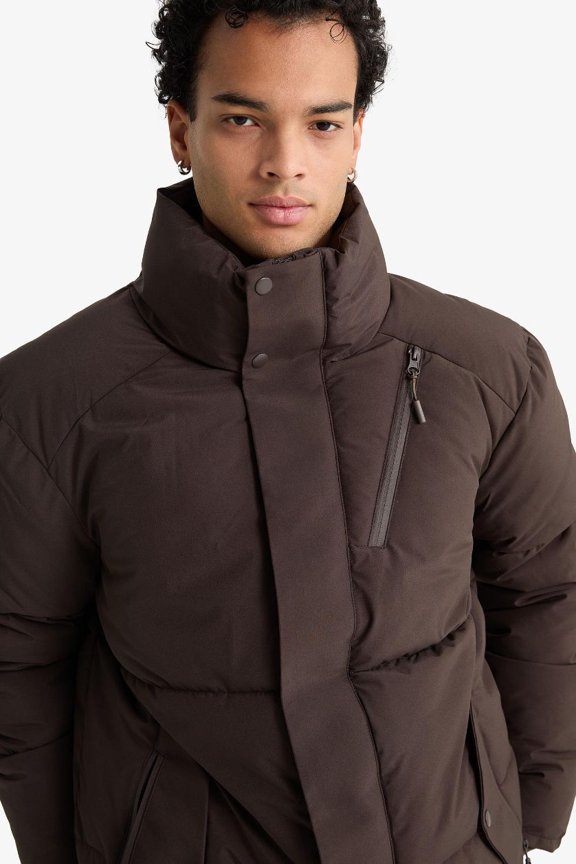 Ерлер Қоңыр Пальто