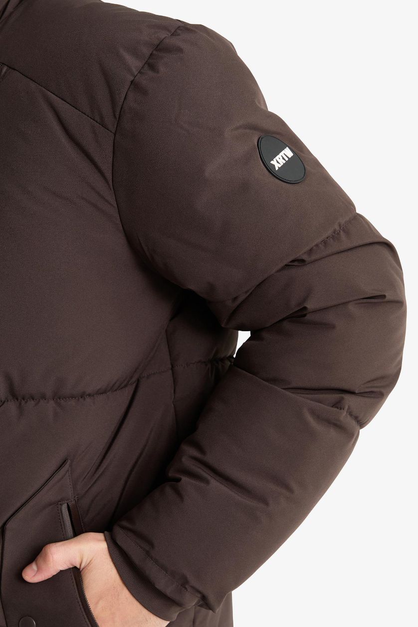 Ерлер Қоңыр Пальто