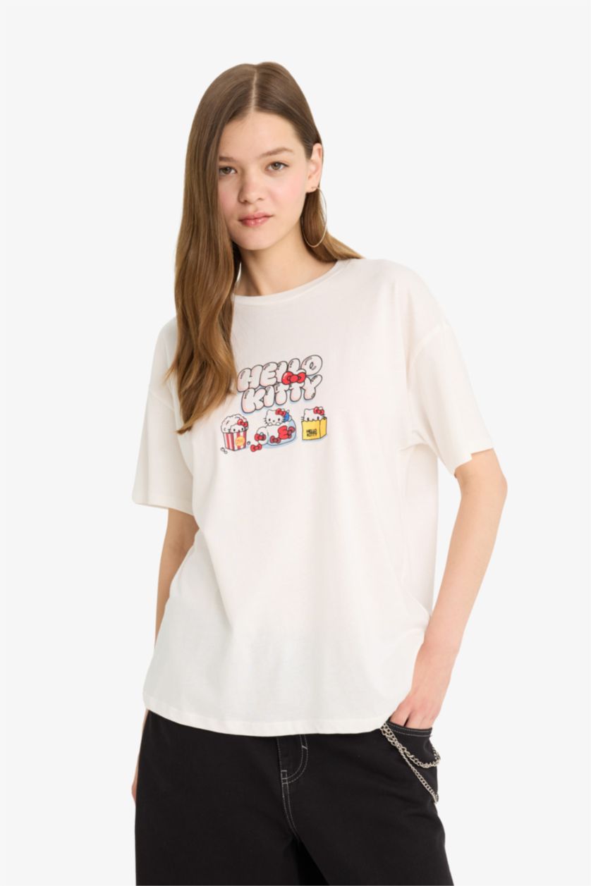 Kadın Kırık Beyaz Hello Kitty Oversize Geniş Kalıp Bisiklet Yaka Sırt Baskılı Kısa Kollu Tişört