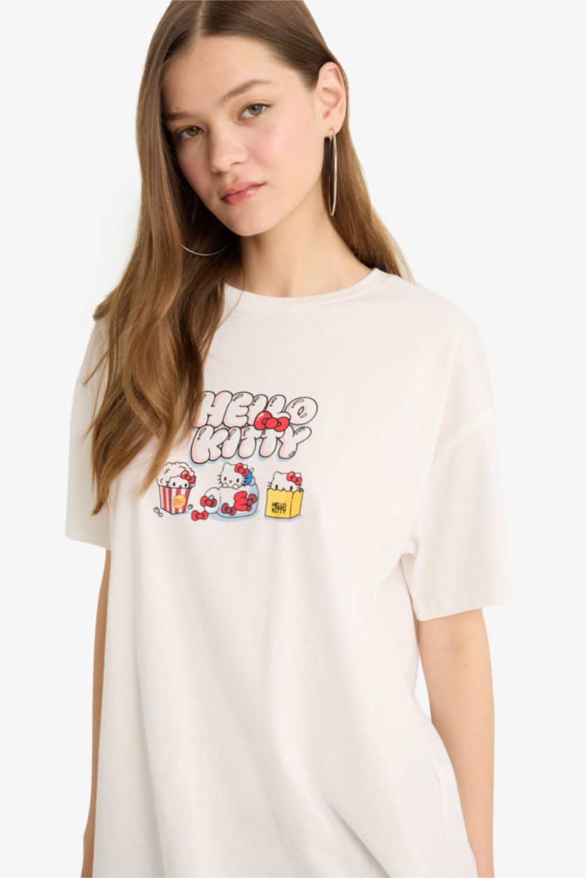 Kadın Kırık Beyaz Hello Kitty Oversize Geniş Kalıp Bisiklet Yaka Sırt Baskılı Kısa Kollu Tişört