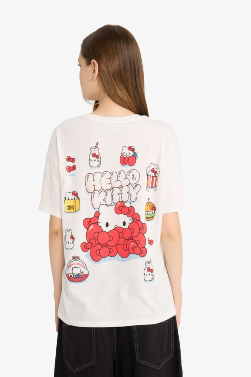 Kadın Kırık Beyaz Hello Kitty Oversize Geniş Kalıp Bisiklet Yaka Sırt Baskılı Kısa Kollu Tişört