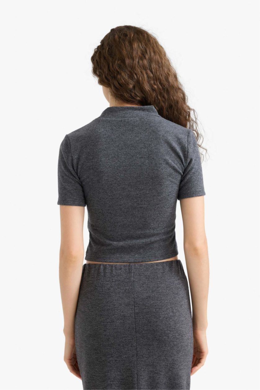 Әйелдерге Қою Сұр Футболка обтягивающего кроя с короткими рукавами и высоким воротником