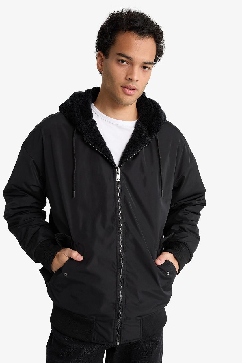 رجال أسود قمصلة نفخ اوفر سايز مقاوم للماء بتفاصيل تريكو