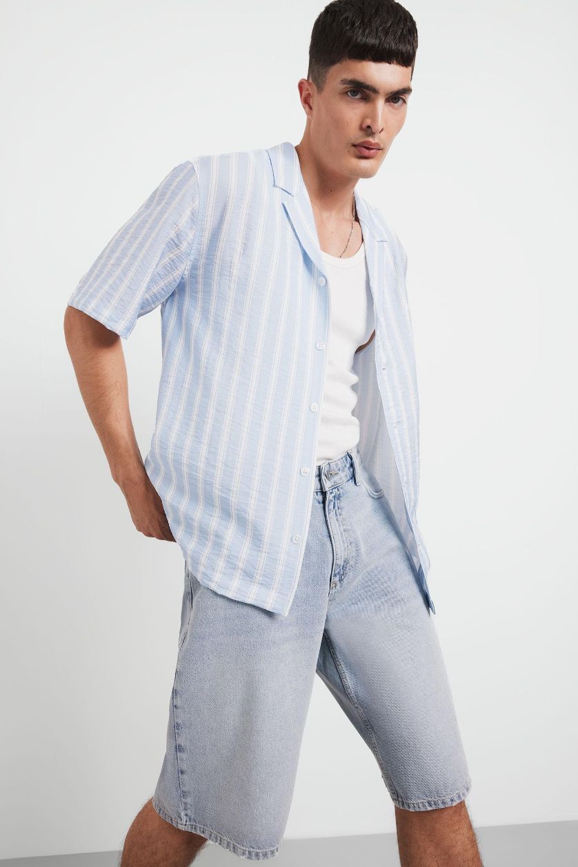 Erkek Mavi Relax Fit Apaş Yaka Baskılı Dokuma Çizgili Kısa Kollu Gömlek