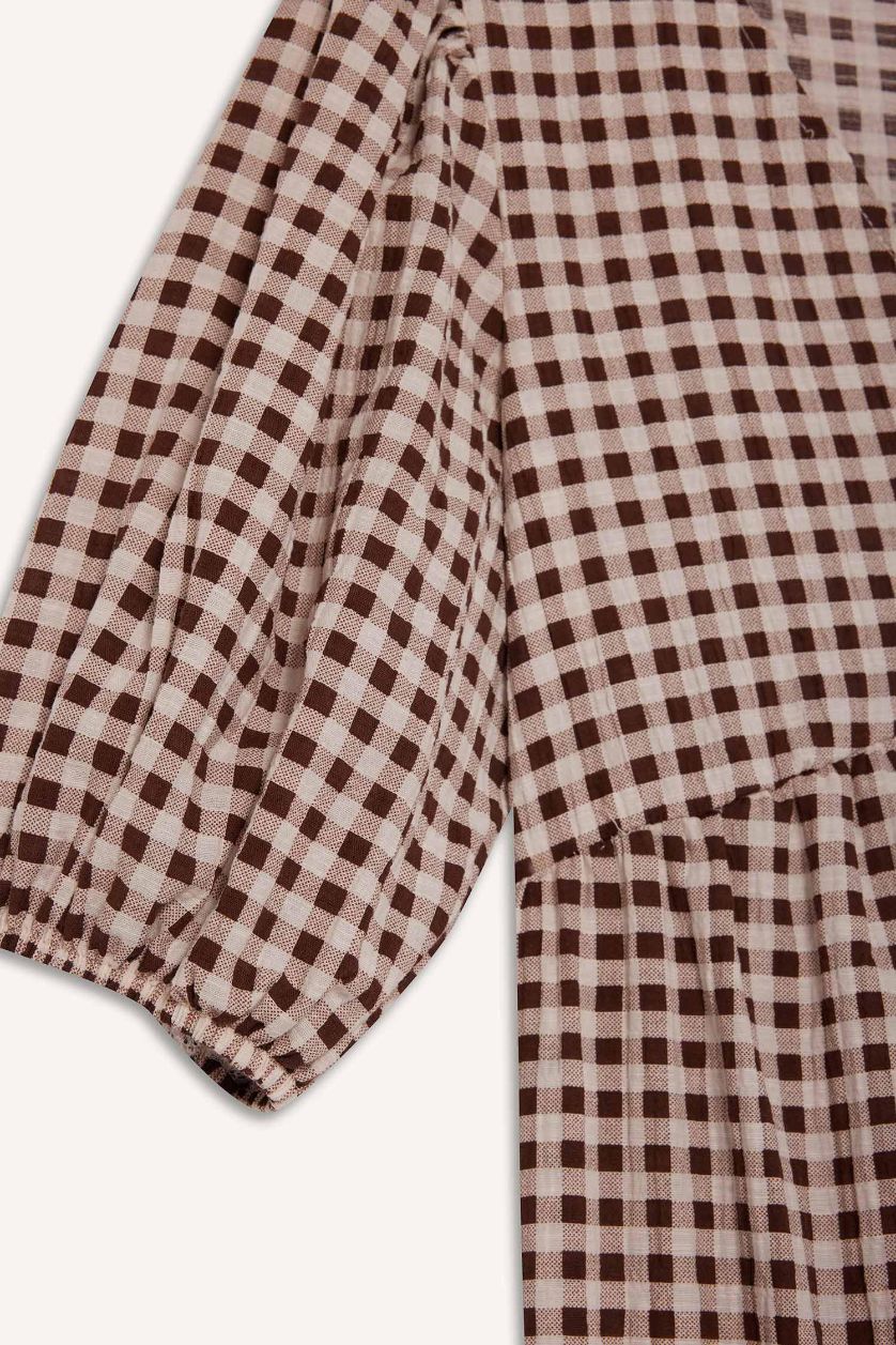 Kadın Kahve V Yaka Kareli Gofre Dokulu Kısa Kollu Midi Elbise