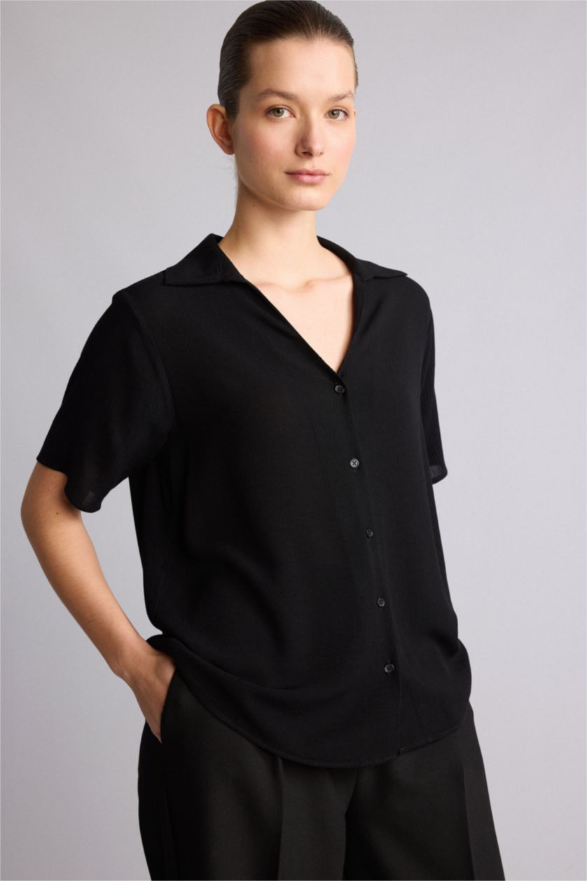 Woman Black Regular Fit Crinkle Viscose Short Sleeve Shirt