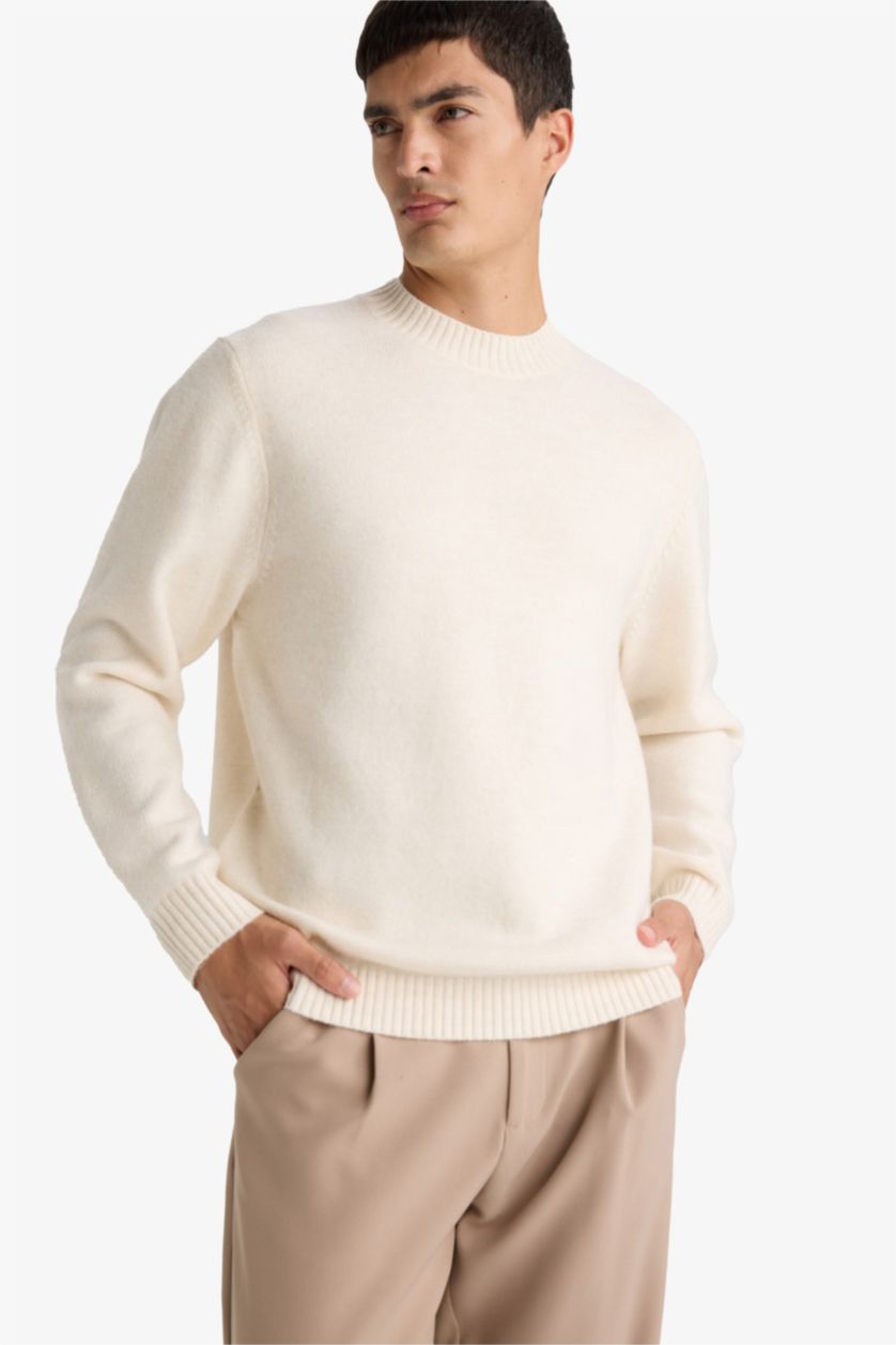 Man Ecru Relax Fit Crew Neck Knitwear Pullover