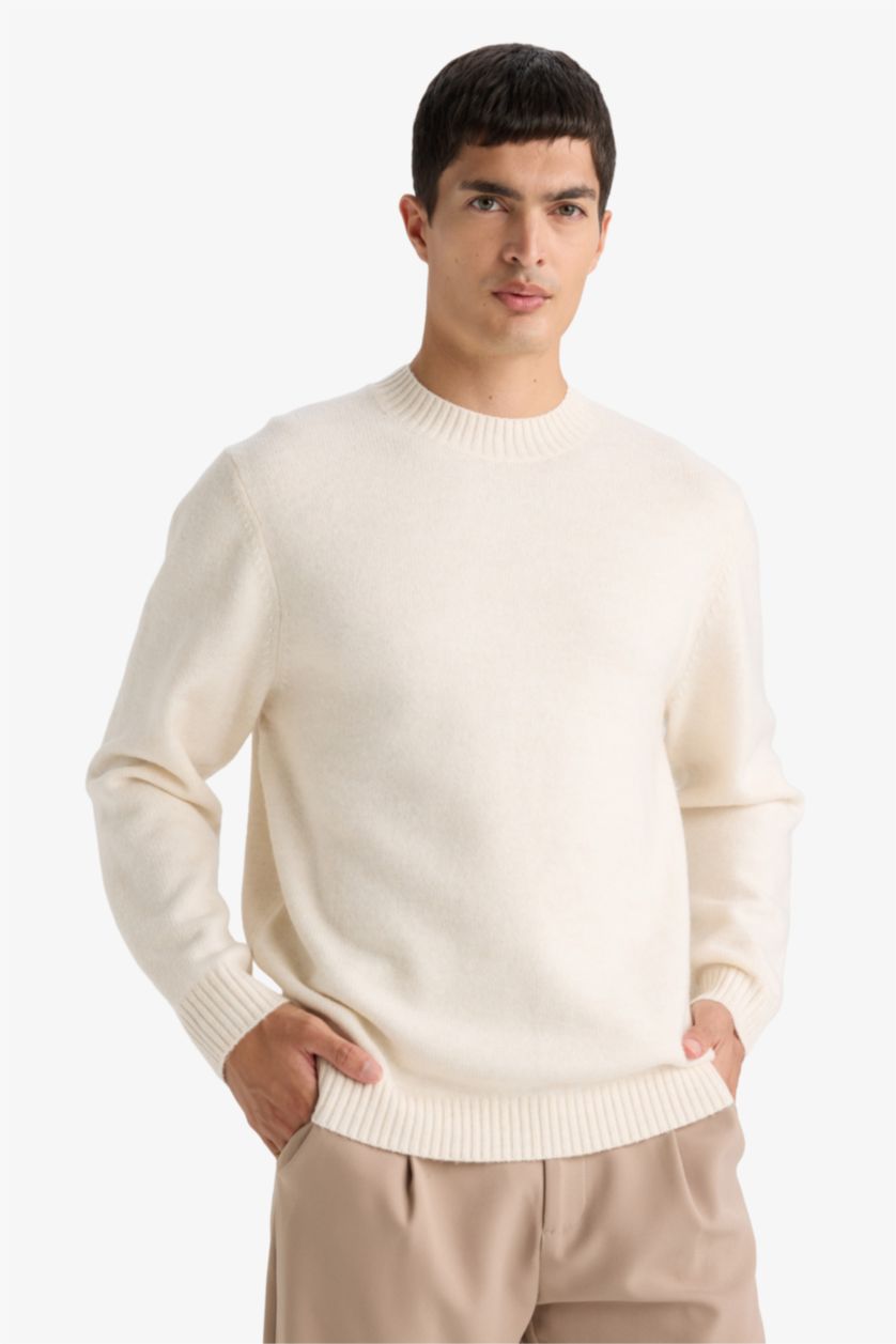Man Ecru Relax Fit Crew Neck Knitwear Pullover