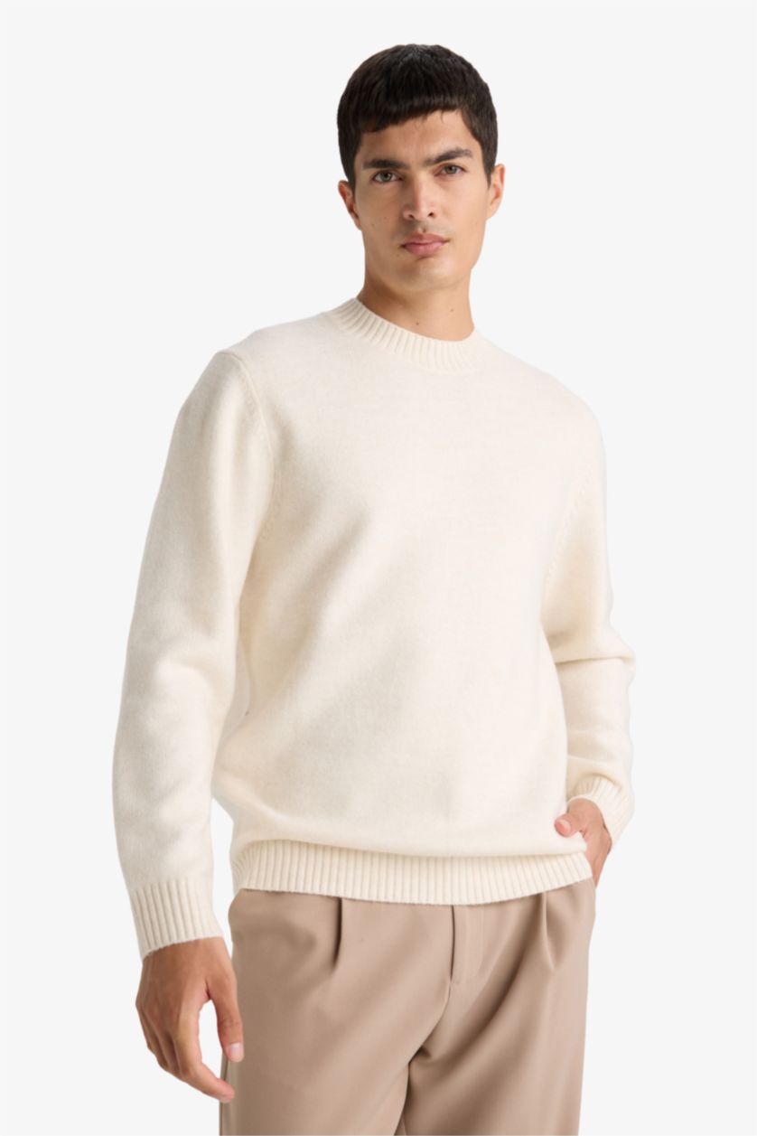 Man Ecru Relax Fit Crew Neck Knitwear Pullover