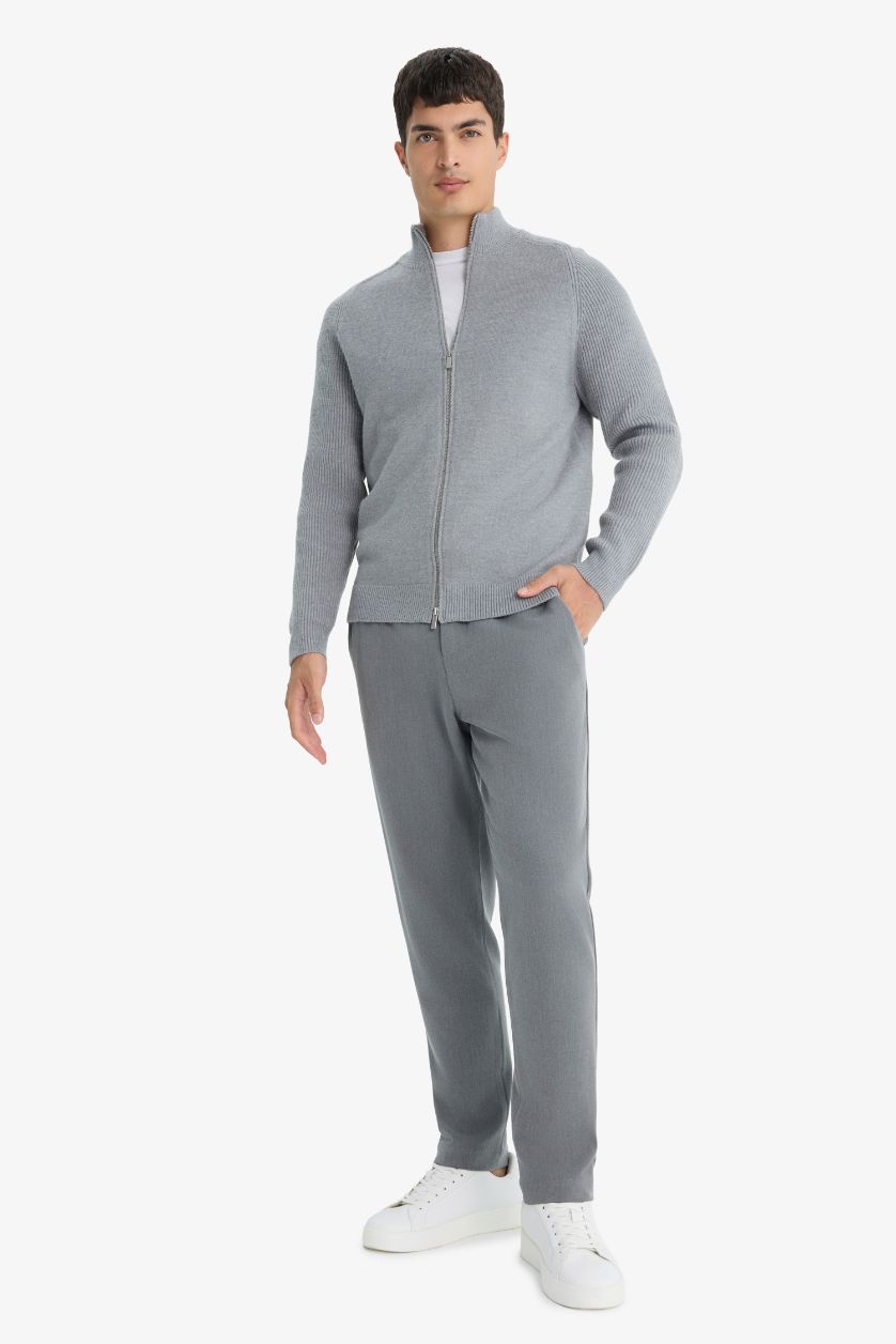 رجال رمادي سترة تريكو قصة عادية برقبة عالية