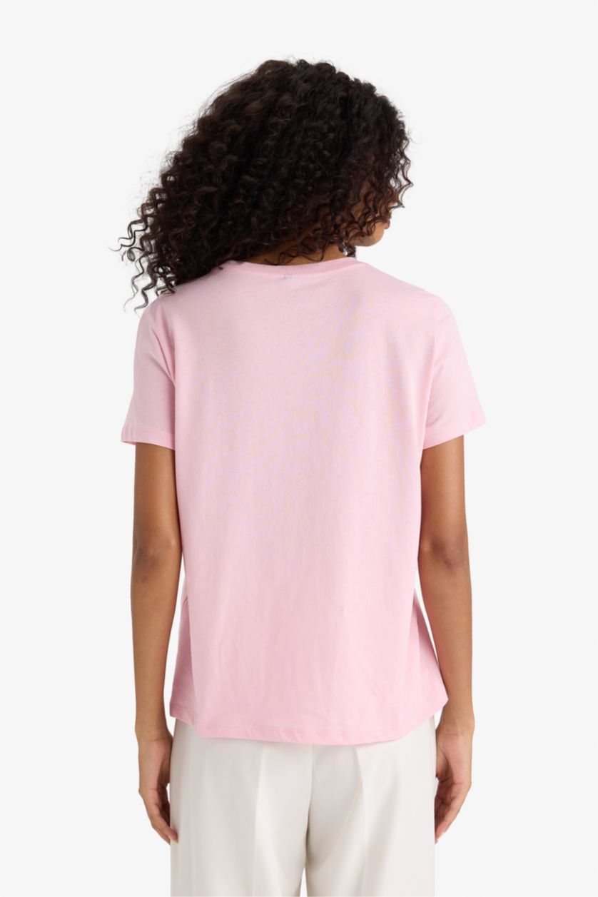 نساء زهري فاتح تيشيرت نص ردن ممشط قصة عادية وياخة مستديرة