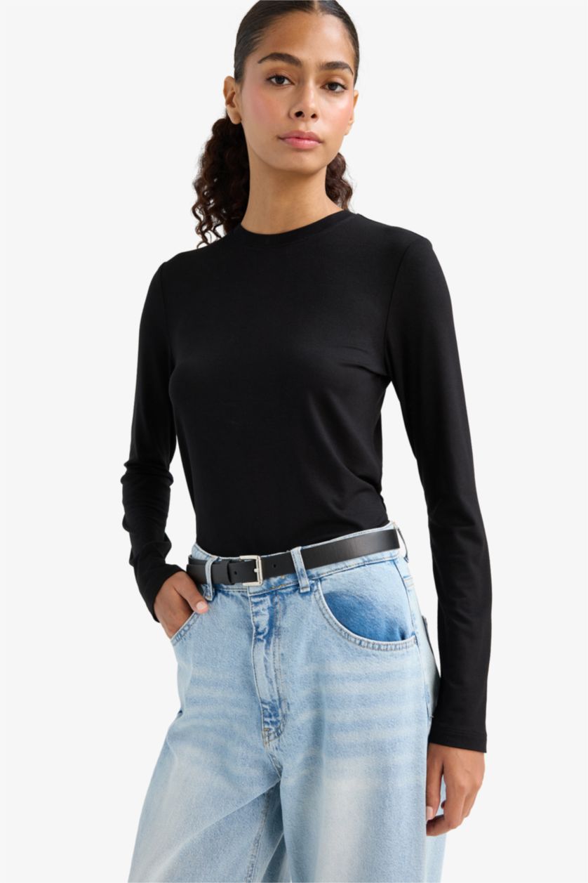 Woman Black Slim Fit Long Sleeve T-Shirt