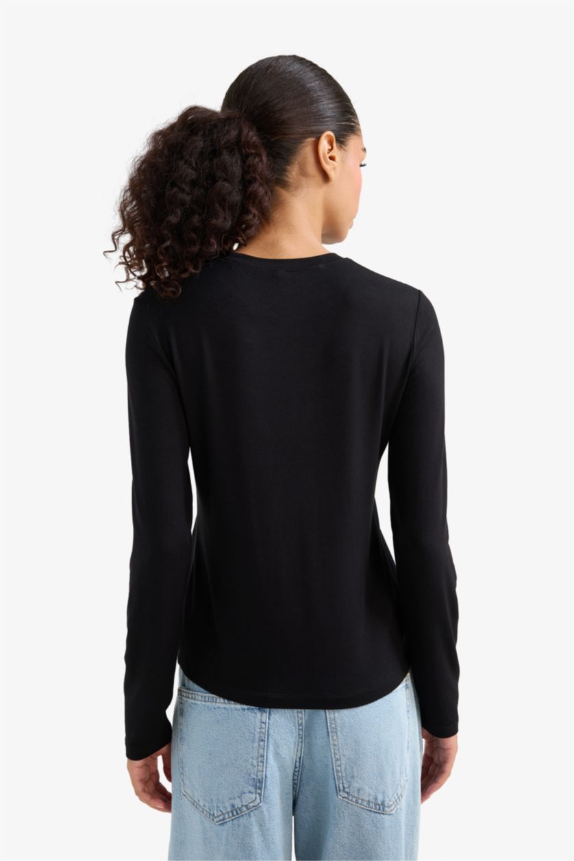 Woman Black Slim Fit Long Sleeve T-Shirt